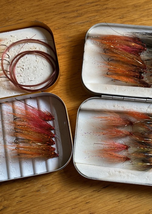 A perfectly equipped and arranged salmon fly box like this could only be owned by a professional! Look at the perfect single hooked tube fly selection on the left hand side which comprises of the 'Copperass' & 'Jock's Shrimp' fly patterns. Even a couple of different strength spare monofilament leaders are there just in case needed.