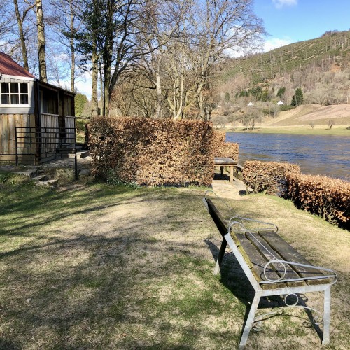 This green lawn at the Newtle Beat fishing hut has been raised up and covered with flood water sand over the last 30 years which hides the grass. To the left of the bench there used to be a wishing well which was build by River Tay ghillie legend Willie Laird who was the ghillie here from 1936 to 1986.